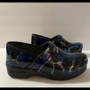 Dansko XP Marbled Black Blue Clogs Shoes RN Sz 41